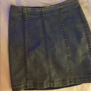 Fitted light jean skirt